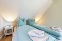 Vogelkoje Living in nature, vacation apartment with terrace and beach chair