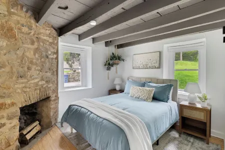 Spacious 5-bedroom farmhouse near Coatesville