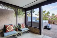 Mid-century Gem w/ Views, Hot Tub & Sunroom Lounge Red Rock Haven by Avantstay
