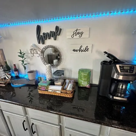 4-bedroom house in welcoming Goodyear,AZ with WiFi, AC. Enjoy your stay