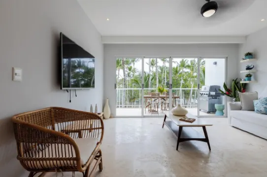 Spacious 3-bedroom apartment with AC, WiFi in Coson Bay