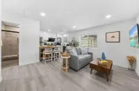Chic & Fresh 2BSuite in Glendora
