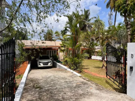 Charming 3-bedroom villa with WiFi, AC in fabulous Thiruvananthapuram