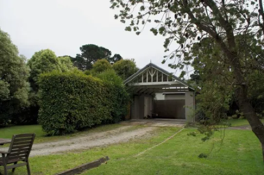 Close to town in walking distance to cafes, restaurants and Lake Alexandra Hotels in Mittagong