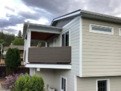 Fully appointed 2 bedroom carriage house in beautiful Penticton! Winter Rates!