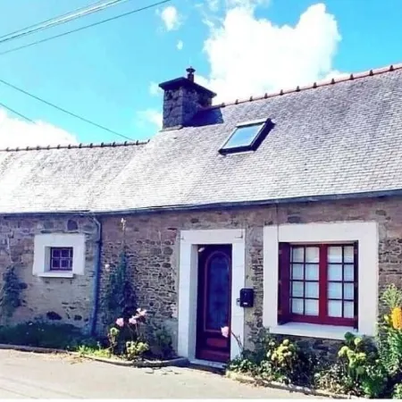 Single-storey house, typical of Brittany,. animals accepted. Отели в г. Пемполь
