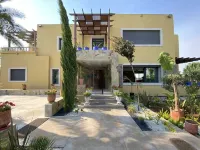 Luxurious 10 bedroom villa with swimming pool. Hotels near باب المكانة
