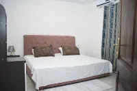 Charming 3-bedroom townhome with AC and WiFi in peaceful Abokobi Hills-Berekuso