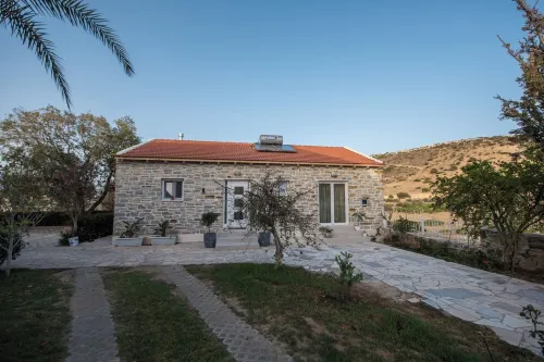 ALMOND SUNSET VILLA by Irenekomos apartments