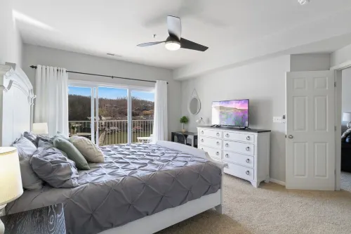 Cozy Cove/Near Ozark Amphitheater Hotels in Osceola Township