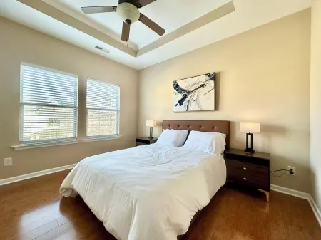 Charming Modern Townhouse - Chapel Hill