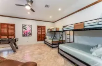 Luxury Island Retreat: Pool, Grotto, Slide, Spa, Mini Golf, Sauna, Sleeps 21