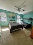 Charming 3-bedroom house with Screened deck, Community Bay/Pool Access and more!