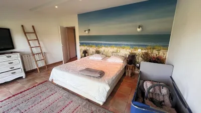 Maison Familiale de Vacances, Piscine, 20 Couchages, 7 Chambres, Parc+12 000 m2 Hotels near Caravaland