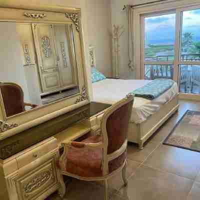 Lovely beach view 4-bedroom villa in Marsa Matrouh Governorate with WiFi, AC Rooms