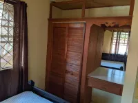 5 minutes walk to the capitol, Kingstown. Gym is one minute walk away. のホテル