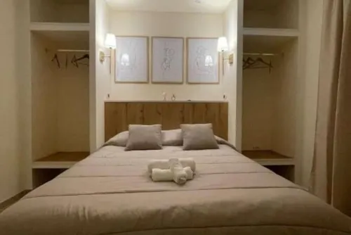 Along Crati River, mini apartment, vico Postierla, historic center.