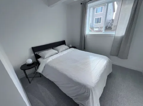 Modern & Cozy guest suite