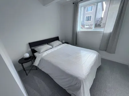 Modern & Cozy guest suite