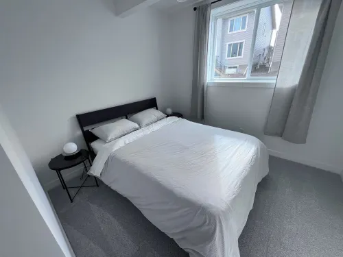 Modern & Cozy guest suite