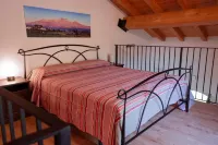 Independent apartment, for relaxing holidays, with views between the sea and Etna