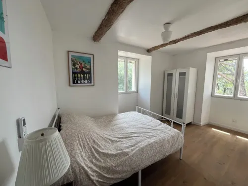 3-room apartment on 1st floor of a "bastide grassoise" in a private estate with swimming pool