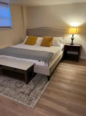 Cosy and romantic studio apartment near carnasie park Hotels near MTA Long Island Station