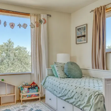 Cozy Cabin "Hygge" Getaway- Explore the Gorge