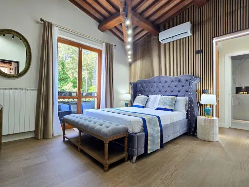 Suite with private bathroom and views of Tuscan hills