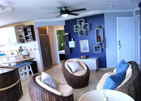 Delightful 2-bedroom apartment with AC in Tonsupa