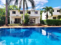 Tranquil and Spacious Townhouse-7 minutes to the beach Hôtels à : Hacienda De La Luna