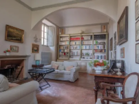 Historic villa with swimming pool surrounded by nature Hotéis em Amelia