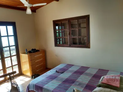 Ilhabela house with beautiful sea view, 200 meters from the sand Hotels in Praia Grande