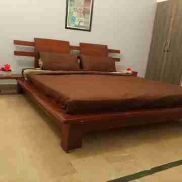 Entire 2-bedroom house with WiFi and Parking Rooms