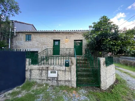 Rural House Near Gerês Natural Park - Casa Araujo de Sousa Отели в г. Гондориш