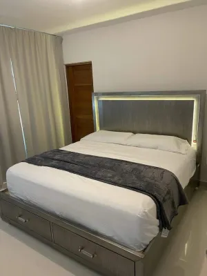 Beautiful Apartment near United States Embassy. Hotels in Arroyo Manzano