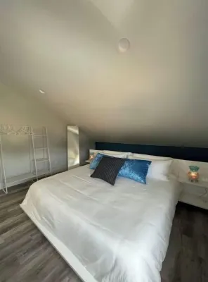 Lakefront Home - Private Beach - Hot Tub