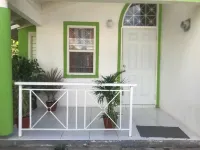 Polly dreams Vacation home, Aviary old Harbor Hotels in Old Harbour