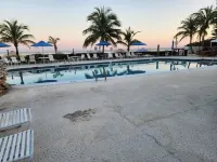 Charming beach front condo, Freeport ,Coral Beach, with AC/WiFi, salon/spa, pool - Uima-altaat