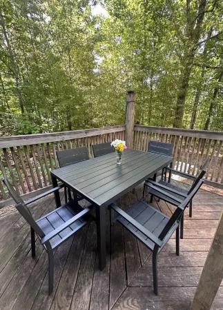 Secluded Cabin Retreat nestled amidst the breathtaking Shenandoah National Park