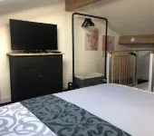 A natural, cocooning escape just 25 minutes from Bordeaux. Hotel di La Lande-de-Fronsac