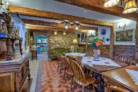 Luxury Chalet with private swimmingpool located in residential Saxon area Hotels in Cristian