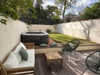 Place Dupuy 5' from downtown on foot 5-bedroom house with jacuzzi and garden Hotels in Toulouse East