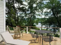 4-bedroom Queechy Lake House with Private Dock and Fire Pit Hotels in Canaan