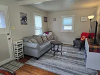 Charming 2-bedroom cottage in Craig--Walk to Shops, Dining & Downtown Activities Hotels in Craig