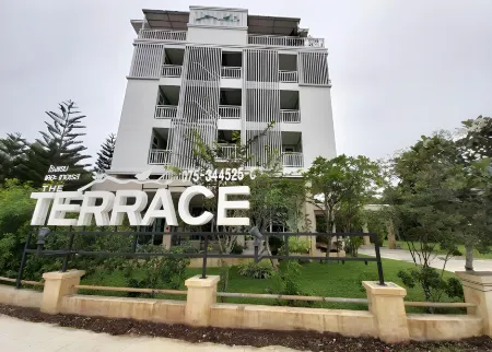 The Terrace Hotel Отели в г. Накхонситхаммарат