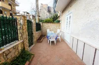 Vacation home in Sferracavallo a few steps from the sea Ideal for families Hotels in Sferracavallo