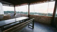 Family sized Beachside Apt, with sunset views + BBQ