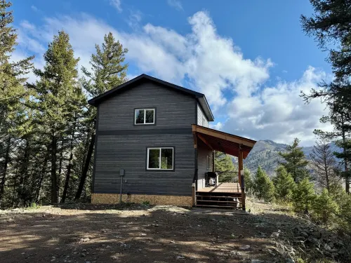 New Mountain Cabin perfect for outdoor enthusiasts- hiking, fishing, relaxing!