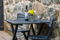 Cosy cottage for two, dog friendly with log burner